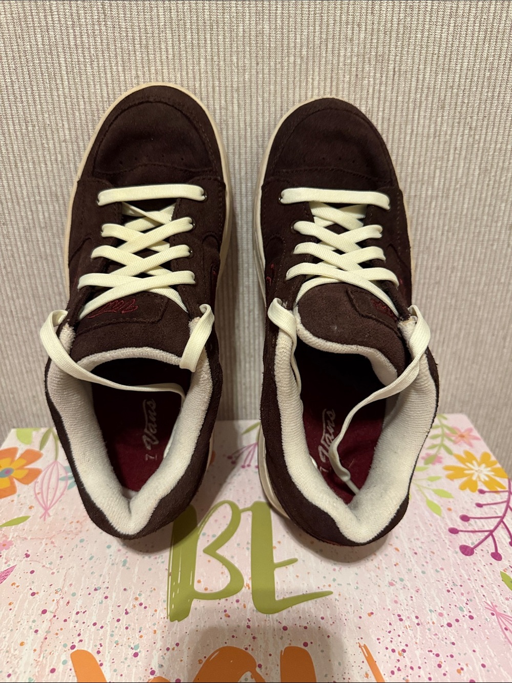 Wmn’s Brown Suede Casual Vans w/cream trim